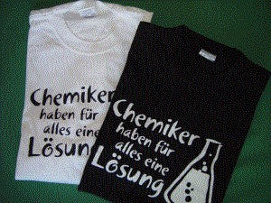 Herren-T-Shirt „Chemiker haben für alles eine Lösung“